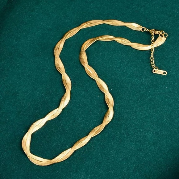 📍SUPER SALE📍 14K GOLD PLATED Snake Chain Herringbone Choker Necklace - Picture 3 of 4